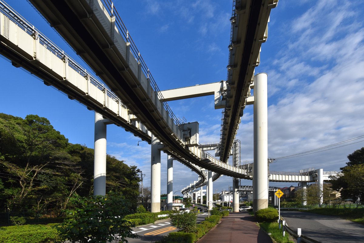 ogaa_ww's tweet photo. 千葉都市モノレールの車両基地を見てきた
2層構造で縦に並ぶ車両、引き込み線が生み出す立体交差にはロマンが溢れている https://t.co/8NMuG1YMOh