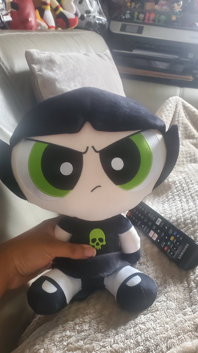 Lividowly's tweet photo. I brought the killstar rock buttercup plush and ITS HUGE oh my god I did not expect it to be this big. I got this for 20 pounds too wow.
#Powerpuffgirls #ppgbuttercup https://t.co/q51gvMHgmo