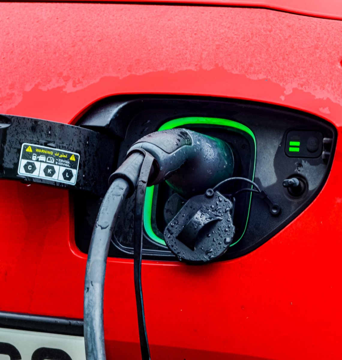 UniversidadAnd's tweet photo. ⚡ Una investigación de @InfoUMA diseña un algoritmo para gestionar mejor la energía en edificios y comunidades.

🔋 Permite programar cuándo consumir, almacenar, comprar o vender electricidad para aprovechar las renovables y reducir costes.

🔗 https://t.co/ml6IYqEqXD https://t.co/jMCGCmlke2