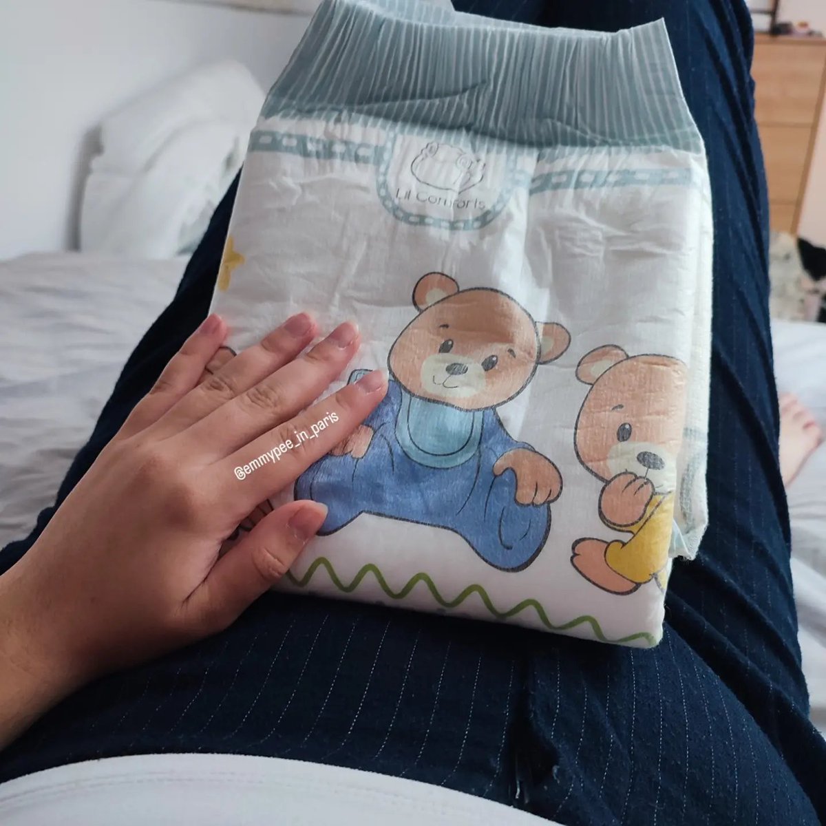 Emmypeeinparis's tweet photo. Nouvelles couches reçues hâte de tester ça !!🥰
Qui veut voir le résultat quand je la porte ?😌
#diaper #diapergirl #abdl #abdlgirl https://t.co/esWf9Zc6Km
