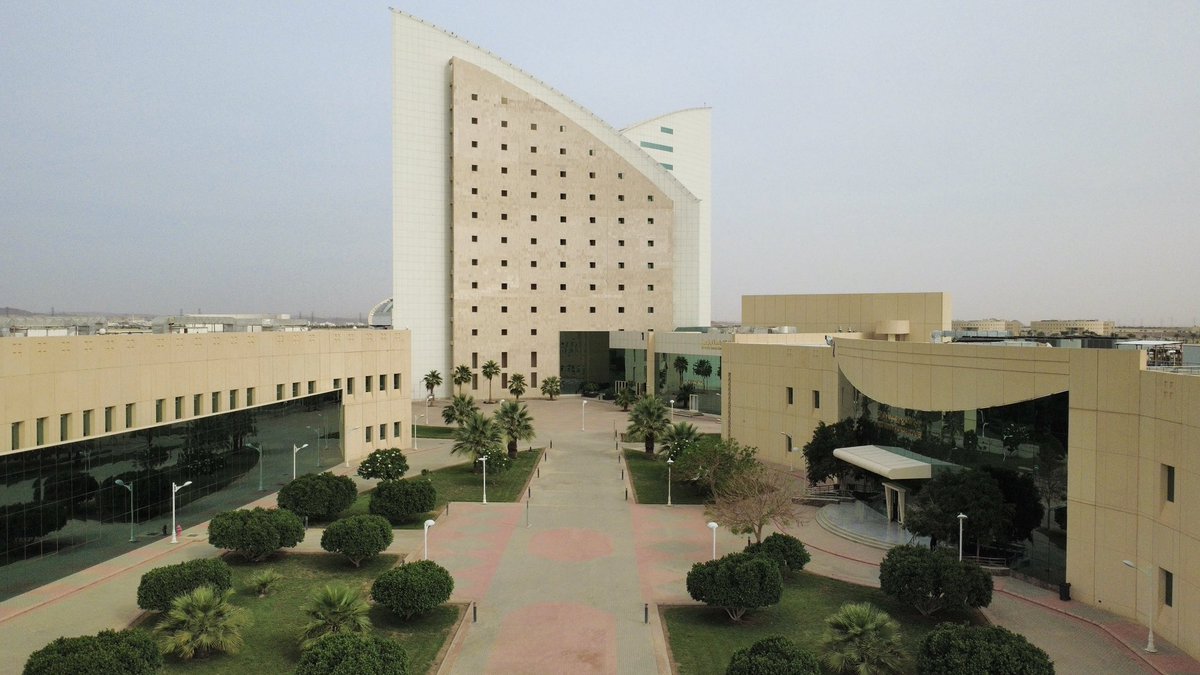 Najran_Univers's tweet photo. تشارك #جامعة_نجران في الجهود الوطنية للكشف المبكر عن آفات وأمراض الفم، من خلال كلية طب الأسنان ضمن الحملة الوطنية #وقاية، امتداداً لشراكتها مع جمعية #طب_الفم السعودية، وتجسيداً لدورها في خدمة المجتمع وتعزيز الوعي الصحي وترسيخ ثقافة الوقاية. https://t.co/WAA2WgX8qZ