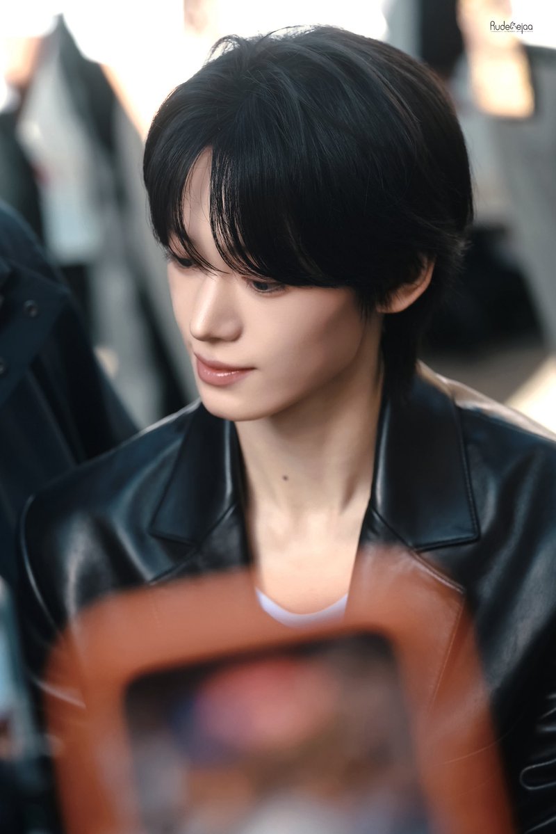 Rudenejaa's tweet photo. 261003 Paris

#韩振 #한진 #HANJIN #ハンジン #TWS #투어스 https://t.co/tnfCp8BuEi