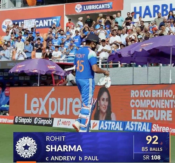 prince5080's tweet photo. वेस्टइंडीज़ के खिलाफ रोहित शर्मा 85 गेंदों में 92 रन बनाकर आउट हो गए। 

शतक से महज 8 रन दूर रह गए… थोड़ा अफसोस जरूर है, लेकिन पारी शानदार रही। 👏
#INDvsWI #Rohitsharma 
#teamindia #cricketgold https://t.co/3zKwuwhfRj