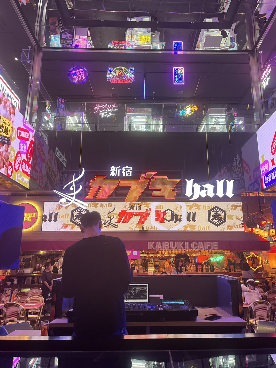 gyapaeng's tweet photo. Kabukicho. https://t.co/DhaaNAJ9iL