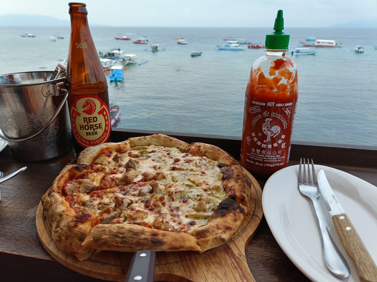 fukuda78's tweet photo. プエルトガレラ
サバングビーチ
ピザ🍕
#masarap https://t.co/1b08CbDXQ1