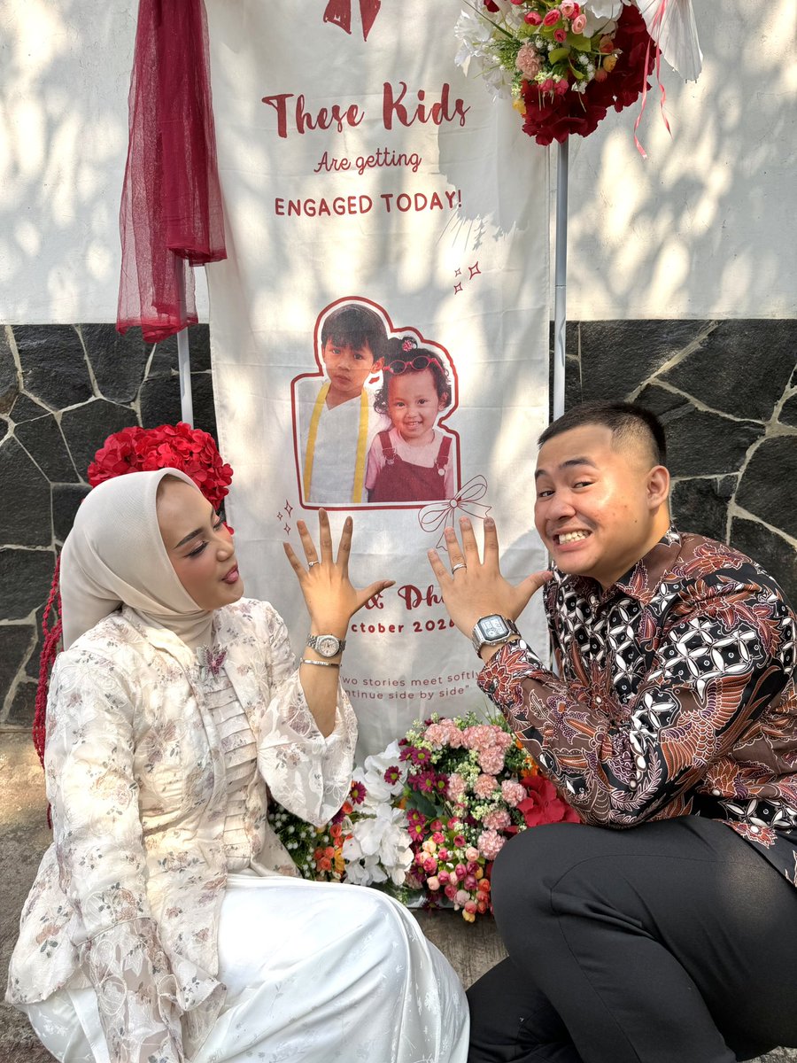 lagikzl's tweet photo. alhamdulillah kenal dari twitter selama 6th akhirnya dilamar🥹🤍 https://t.co/W29M7Uzz5n
