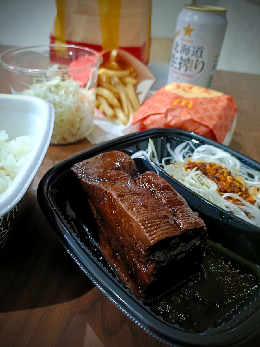 uvG78AxZ0kcbF1n's tweet photo. 吉野家の角煮定食とマクドのチーズ月見セットで始めます🍺 https://t.co/QXfcWcnKKV