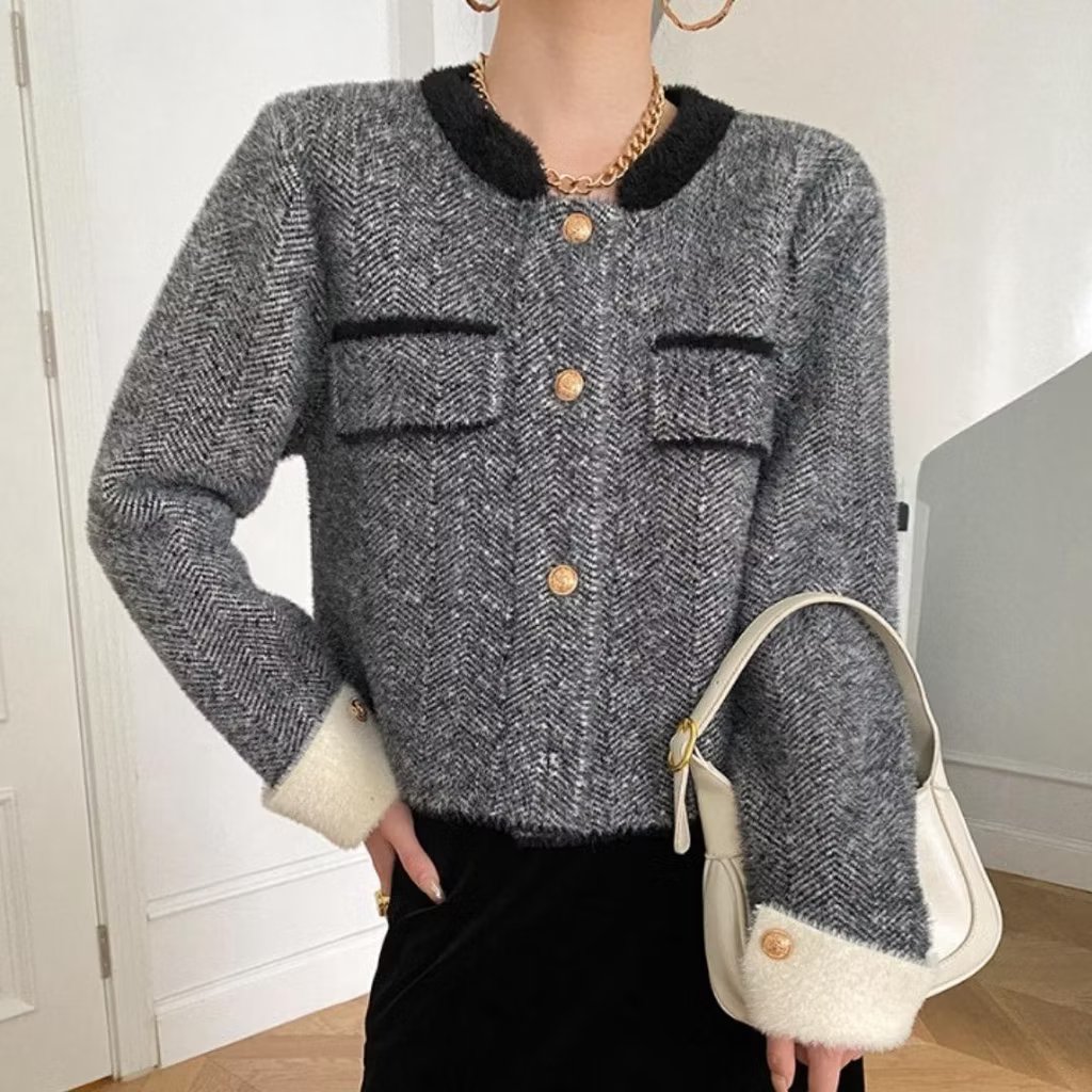 itsmenurulll's tweet photo. Buat yang suka outfit simple tapi tetap keliatan elegan, blazer rajut wol ini cocok banget ✨ Modelnya versatile, gampang dipaduin sama berbagai outfit 🦋 https://t.co/nCmU8N1XvN