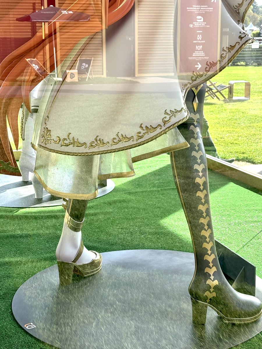 yoissss0's tweet photo. 時間的にどう頑張っても反射しちゃうけど、オルフェ衣装の刺繍がガチすぎて感動 https://t.co/SJKNZ20V6s