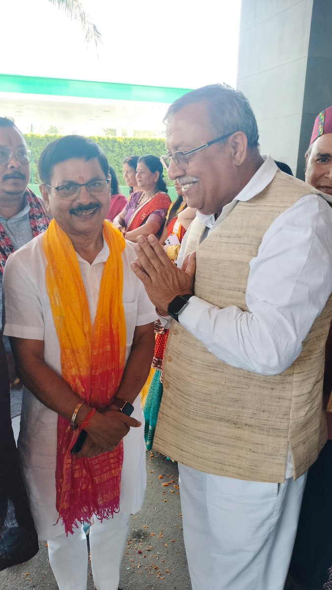 MehrotraRamBJP's tweet photo. आज देहरादून में @BJP4UK के नवनियुक्त प्रदेश संगठन महामंत्री आदरणीय श्री @PhanindranathS3 से सौजन्य भेंट कर आत्मीय अभिनंदन किया।
इस अवसर पर संगठनात्मक सुदृढ़ीकरण पर सार्थक चर्चा हुई। आपका मार्गदर्शन सदैव कार्यकर्ताओं में नई ऊर्जा भरता है। 💐
#BJP #Uttarakhand https://t.co/nY9wVv9ec4