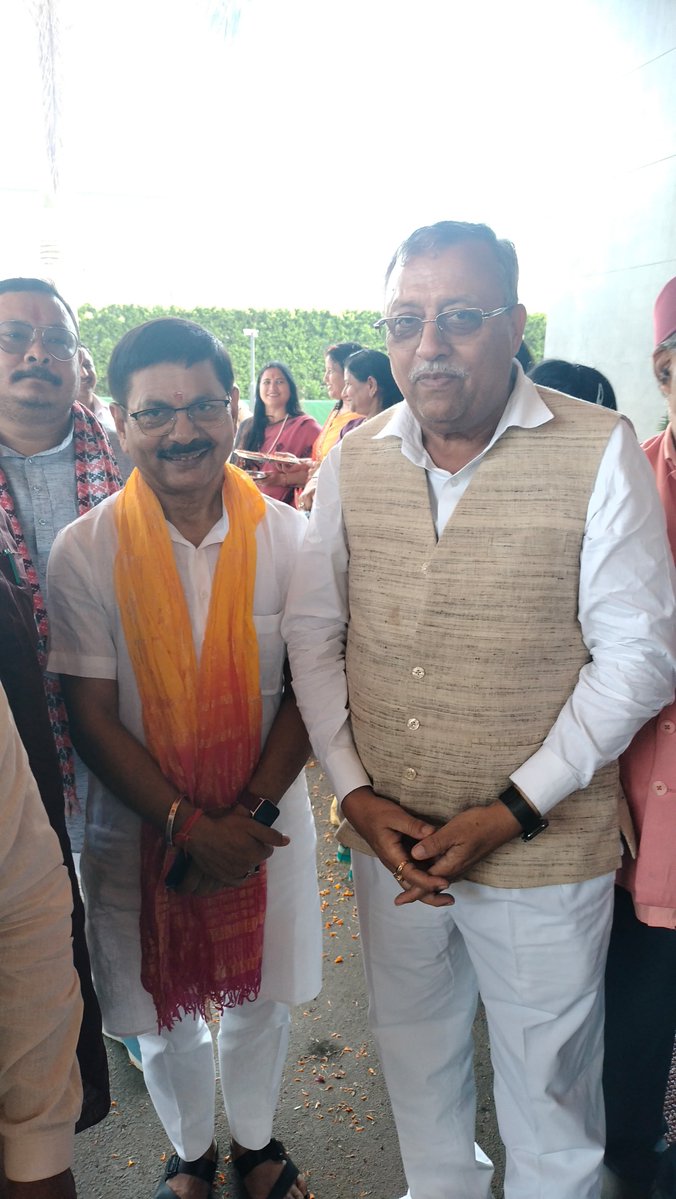 MehrotraRamBJP's tweet photo. आज देहरादून में @BJP4UK के नवनियुक्त प्रदेश संगठन महामंत्री आदरणीय श्री @PhanindranathS3 से सौजन्य भेंट कर आत्मीय अभिनंदन किया।
इस अवसर पर संगठनात्मक सुदृढ़ीकरण पर सार्थक चर्चा हुई। आपका मार्गदर्शन सदैव कार्यकर्ताओं में नई ऊर्जा भरता है। 💐
#BJP #Uttarakhand https://t.co/nY9wVv9ec4