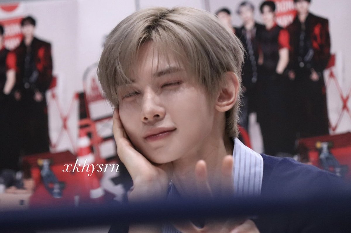 xkhysrn's tweet photo. 261003 団体サイン会

LOVE ( •̀ ̫ -︎︎ )☆

 #에이티즈 #여상 #ATEEZ #YEOSANG #ヨサン https://t.co/VJOWSMBMYi