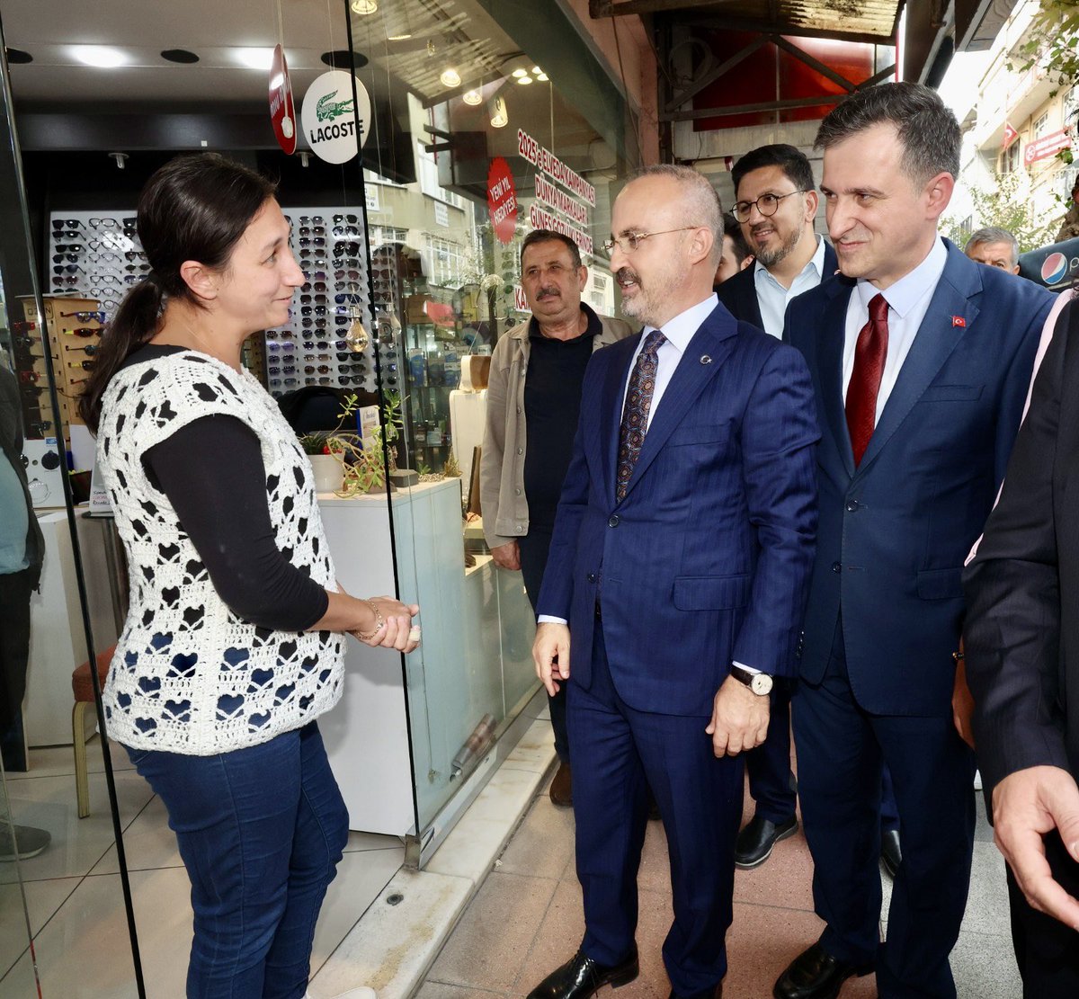 turanbulent's tweet photo. İmkan buldukça; sokağın kalbinde, esnafımızın ziyaretindeyiz.  

#GönülGönüle 
#Esnaf #EsnafZiyareti https://t.co/a42JWWm73n