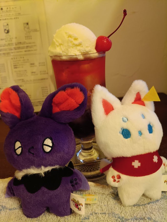 hidentare's tweet photo. ドロのイメージでオーダーしたクリームソーダ。
カラーリングが逆になってしまった。
カルピスフロートの方がよかったかも。 https://t.co/9hX17VaM6E