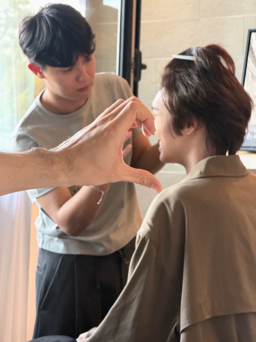Chamook1919's tweet photo. 🫶🏻🫶🏻🫶🏻

KENG NAMPING IN PARIS FW27
@Schiaparelli #Schiaparelli #PFW #nampingster #KengNamping #KengHarit https://t.co/hyVwEr1TOs