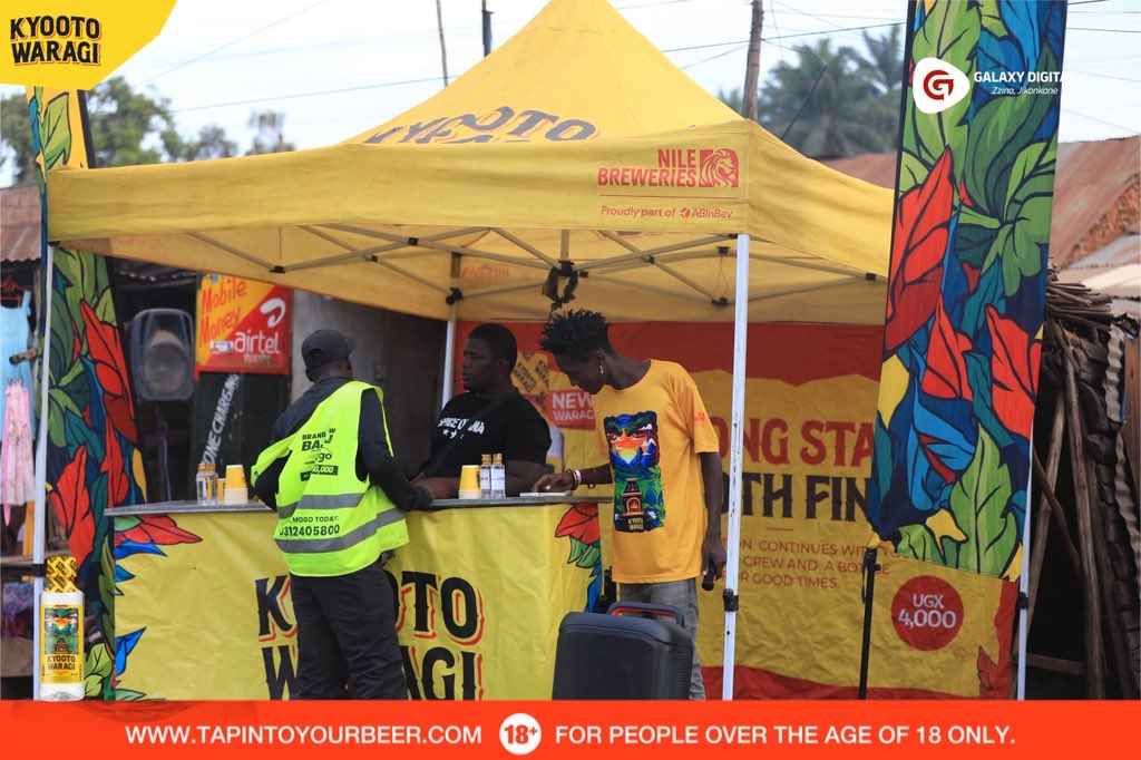 GalaxyFMUg's tweet photo. The Kyooto Waragi activation has arrived in Nalukolongo 🔥

#ZzinaLifeStyle | #KyootoGin | #StrongStartSmoothFinish https://t.co/uTahZPHF5A