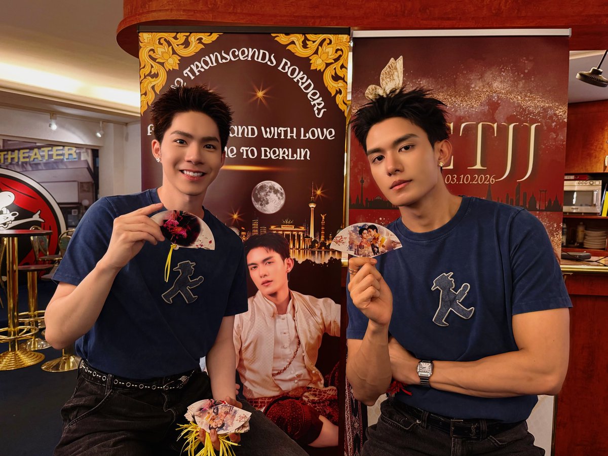Snmoon_____'s tweet photo. Let me be emotional today, I cried with emotion. Seeing a lot of phiphi coming there and hearing the cheers from the fans made me happy. Netjj I am very proud of you, you will become a great nation 🥹🥹🖤🥕

LOVE UPON A TIME IN BERLIN  
#NetJJ_FMinBerlin https://t.co/6X8X2sSCLj