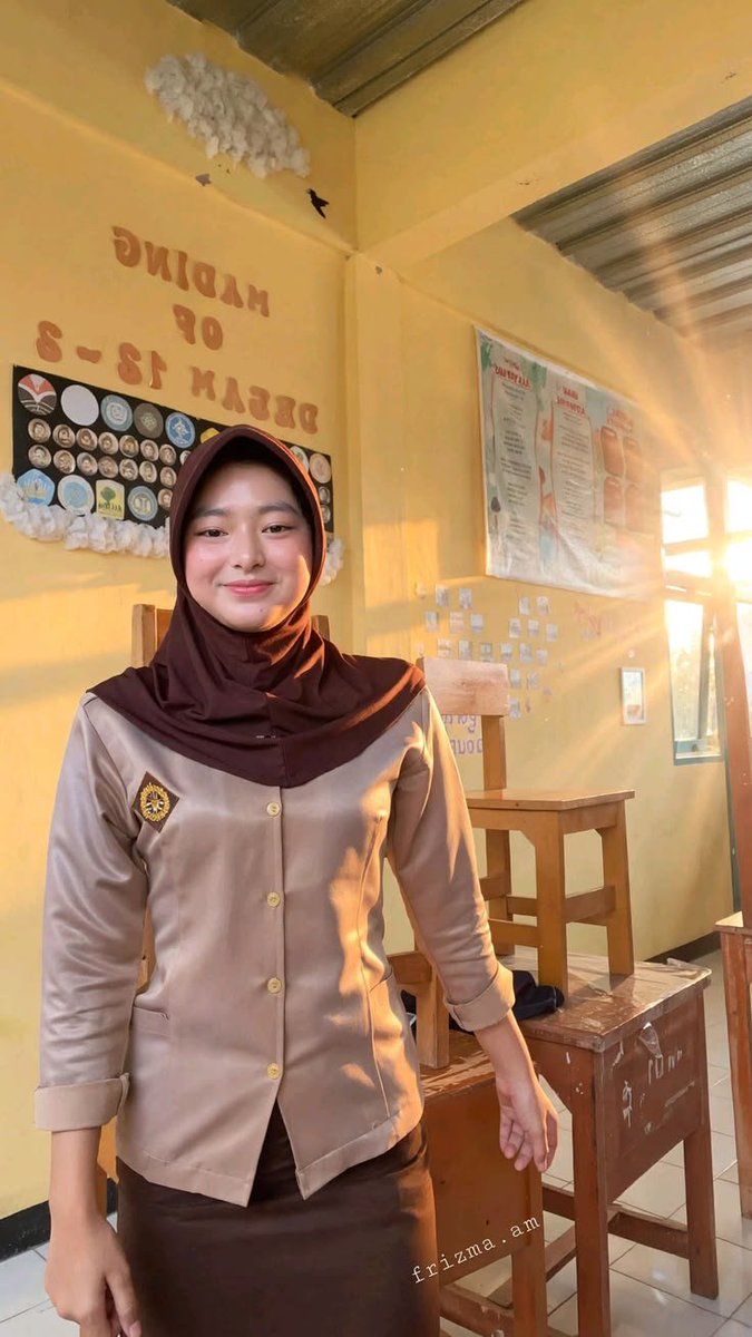 wenydiz's tweet photo. Wali kelas 5A, 
Main belakang dengan sikat gigi

https://t.co/KLxu52dZ2Q https://t.co/Hhc5jRYqwy