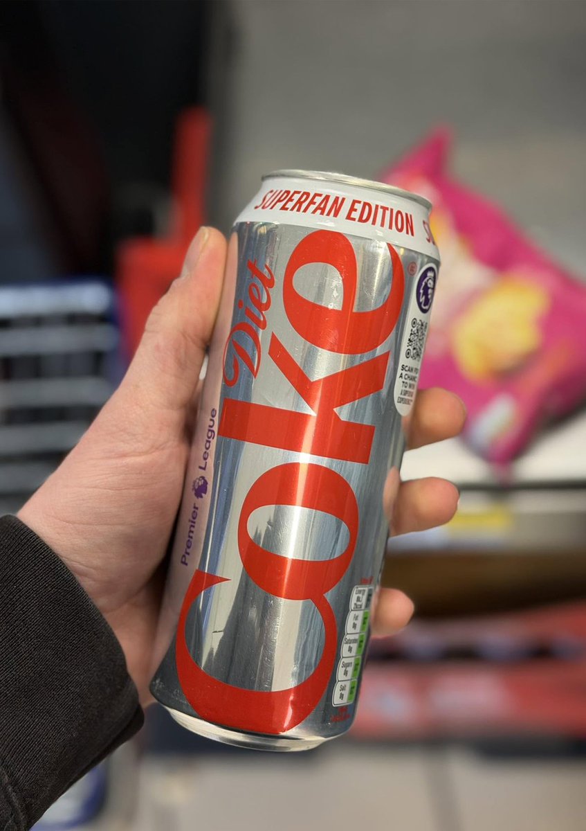 interesting_aIl's tweet photo. Swapping to diet drinks worked just as well as drinking water for weight loss over two years, according to a University of Liverpool trial of nearly 500 adults

Diet drink users lost 4.8kg on average versus 3.7kg for water, a difference researchers called insignificant https://t.co/5DeZ37ZT5T