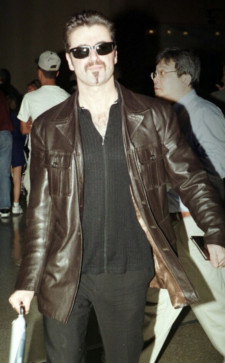crazymandance's tweet photo. George Michael at Los Angeles International Airport, January 3rd, 2001. https://t.co/D5O3t868NJ