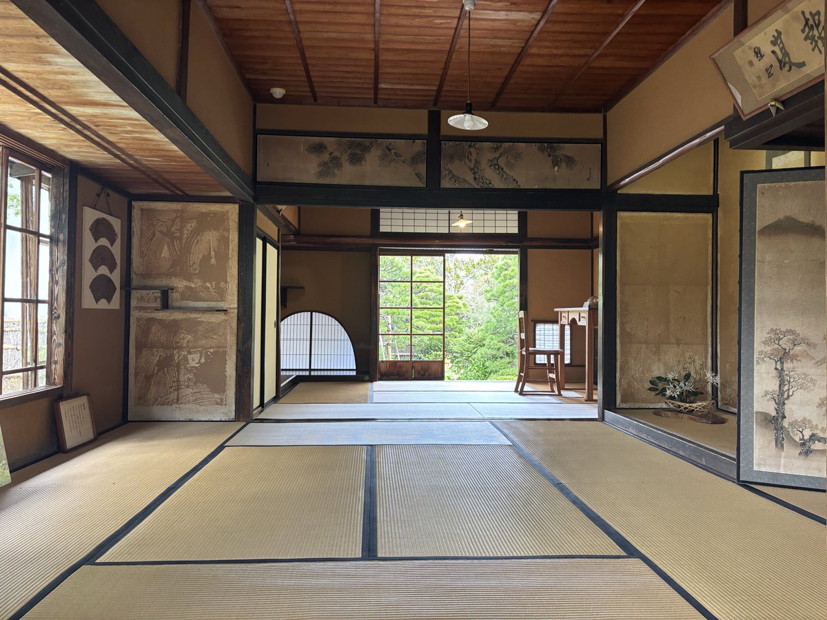 otonosora's tweet photo. 松江観光③
小泉八雲旧居再訪。
前回来たとき（半年前）より空いていた。
やはり朝ドラの影響だったのだろう。
そのときは気が付かなかった高浜虚子の一句に笑った🤣 https://t.co/3ANS7X4uIj