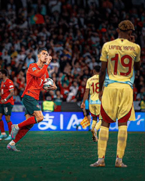 RMOCR7's tweet photo. @floocnstr @evilrahel Create your own happiness 😂😂 
Ronaldo scored in a final against lamine 
Lamine ghosted against Ronaldo https://t.co/uq7w2zGZRY