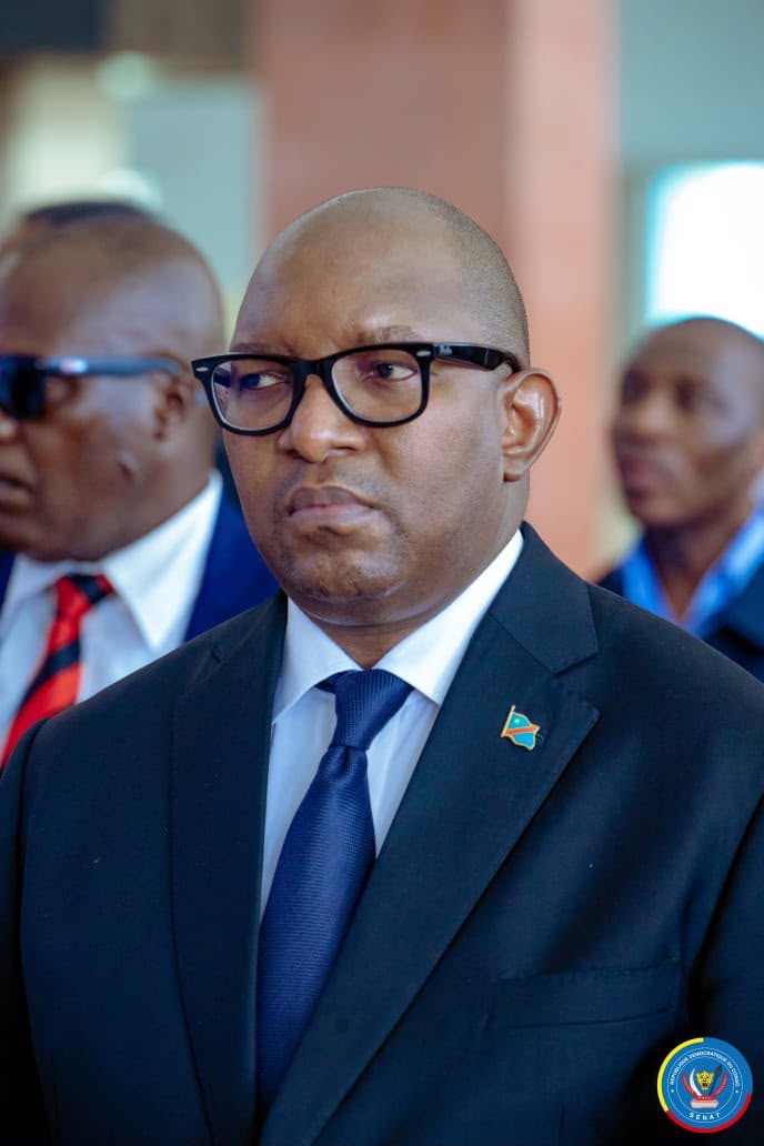 LukondeSama's tweet photo. J’ai pris part à la cérémonie d’hommage à Mario-Philippe Losembe Batwanyele.

Acteur des premières années de notre indépendance, diplomate, homme d’État et ancien deuxième Vice-Président du Sénat, il aura traversé plusieurs décennies de notre histoire nationale au service de la République.

De la Table ronde économique de Bruxelles, en 1960, à sa mission de premier représentant permanent du Congo auprès des Nations unies, puis à ses responsabilités gouvernementales et parlementaires, son parcours est intimement lié à la construction et à la représentation de notre État.

Sa disparition nous rappelle le devoir de mémoire qui incombe à chaque génération et l’importance de transmettre aux générations futures l’histoire de celles et ceux qui ont servi la Nation.

En ce moment de recueillement, j’adresse mes condoléances à sa famille, à ses proches et à tous ceux qui ont partagé son engagement pour la République démocratique du Congo.

Que son âme repose en paix.

#RDC #Hommage #Mémoire #République #DiplomatieCongolaise #Nation