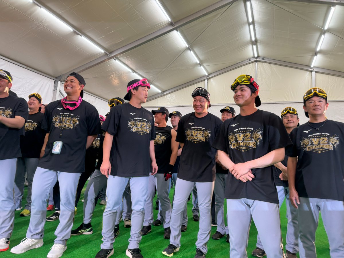 TigersDreamlink's tweet photo. 粟井社長のお話もお行儀よく(？)聞く選手たち！
大騒ぎのビールかけ！⑧

#虎VV2026
#阪神タイガース
#熱覇
#連覇 https://t.co/oGVTixR9hX