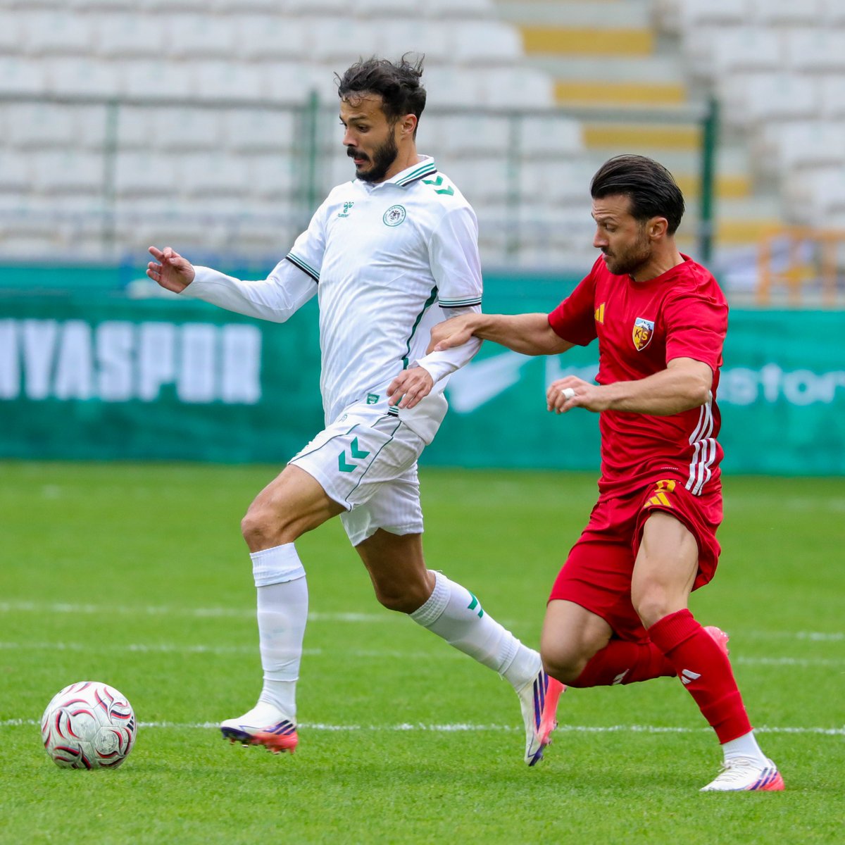konyaspor's tweet photo. 📸 Tümosan Konyaspor'umuz, lige verilen milli arada Kayserispor ile hazırlık maçında karşı karşıya geldi. Karşılaşma, rakip takımın 1-0 üstünlüğüyle tamamlandı. https://t.co/Tx9P1MH3L7