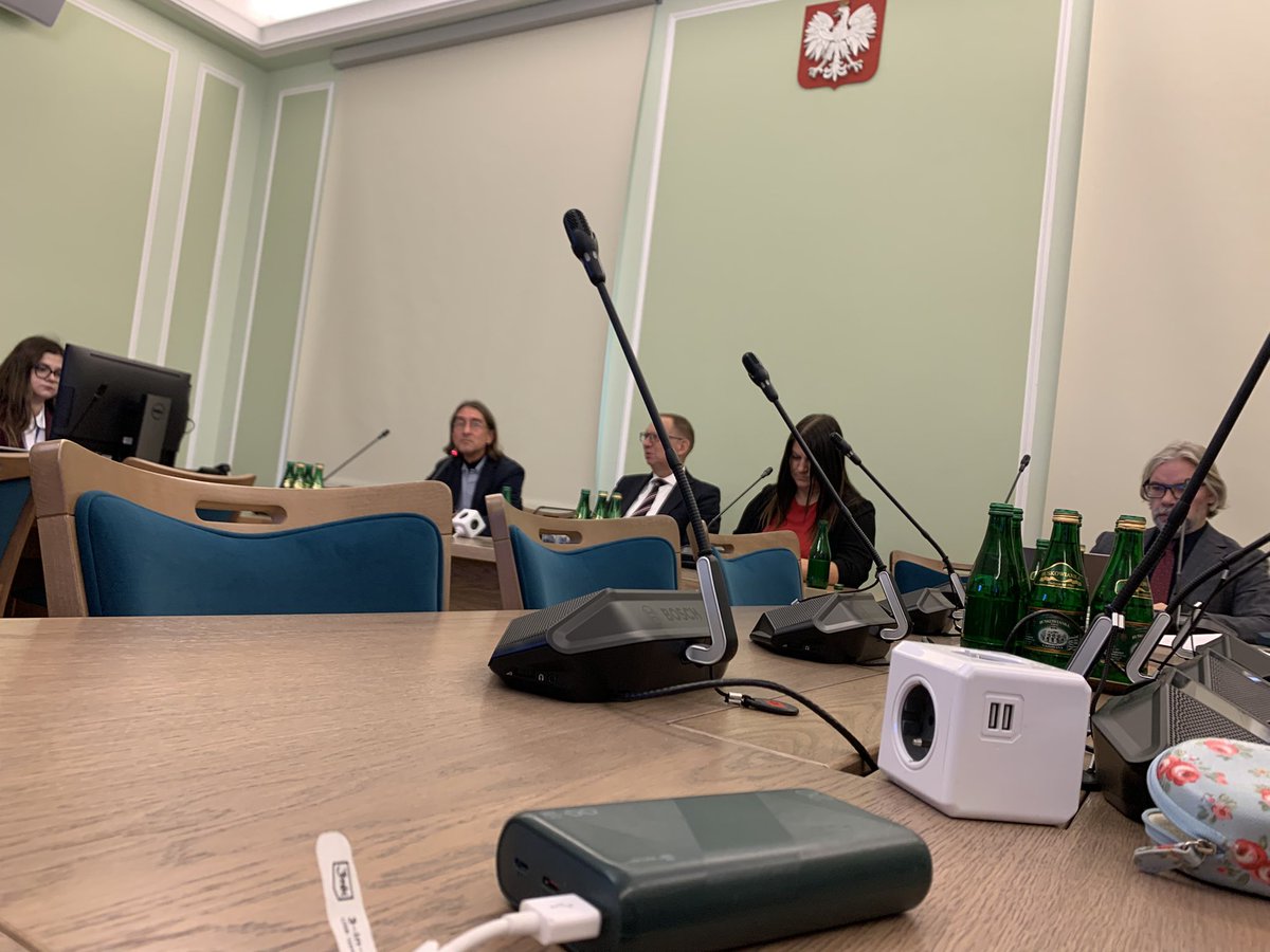 TIndyka's tweet photo. 🇵🇱 WCZORAJ W SEJMIE
Wczoraj uczestniczyłem w posiedzeniu Zespołu Parlamentarnego w Sejmie, poświęconym kwestii szczepień przeciwko HPV, oraz obowiązkom szczepień.🎥 
https://t.co/ddB77YjzDy
Konfederacja Korony Polskiej, Roman Fritz - Poseł na Sejm RP, Grzegorz BraunTomasz Indyka https://t.co/cymZa01qKs