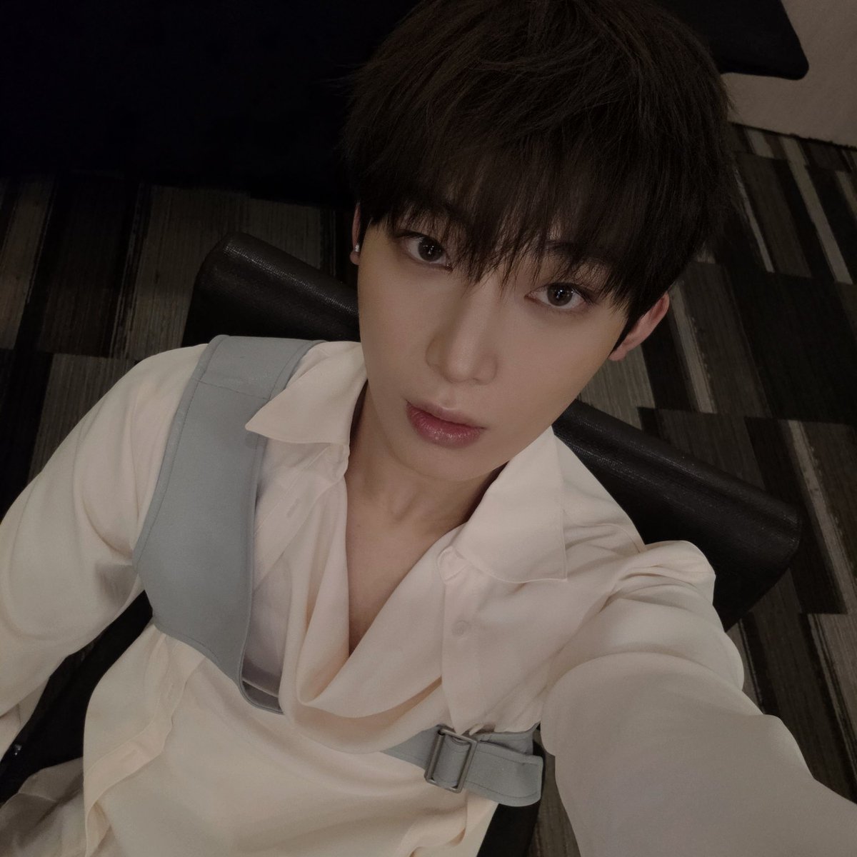 edodo29's tweet photo. 잠깐만 한선우 모먼트 뭐야 지금 막 냉미남같구 막 구미호같구 https://t.co/qpT7gV6ect