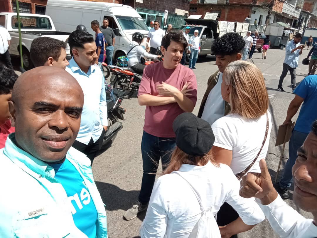 angelcacique's tweet photo. #3Oct26 1) Se cumplen 9 meses de la extracción de Nicolás Maduro del Búnker en Fuerte Tiuna, (tres de enero de 2026). Muchas cosas positivas han pasado, muchos presos políticas recuperararon su libertad, entre ellos Jesús Armas @jesusarmasccs. hoy @VenteVenezuela camina Catia... https://t.co/POjuMOMwC4