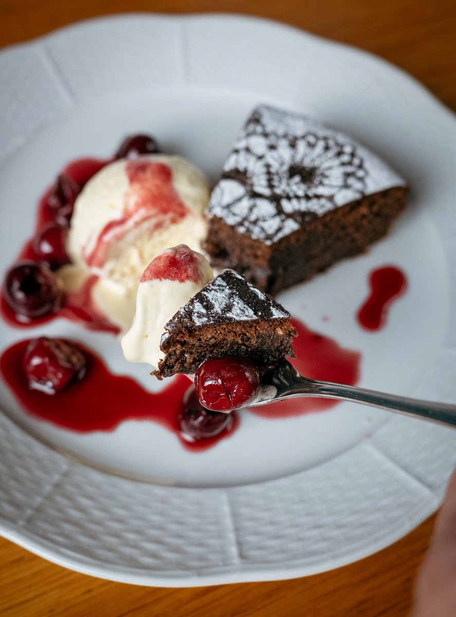 Leon_F_T's tweet photo. Torta Caprese (flourless chocolate-almond cake) with Vanilla Ice Cream and Sour Cherries https://t.co/6cTLRmysNH