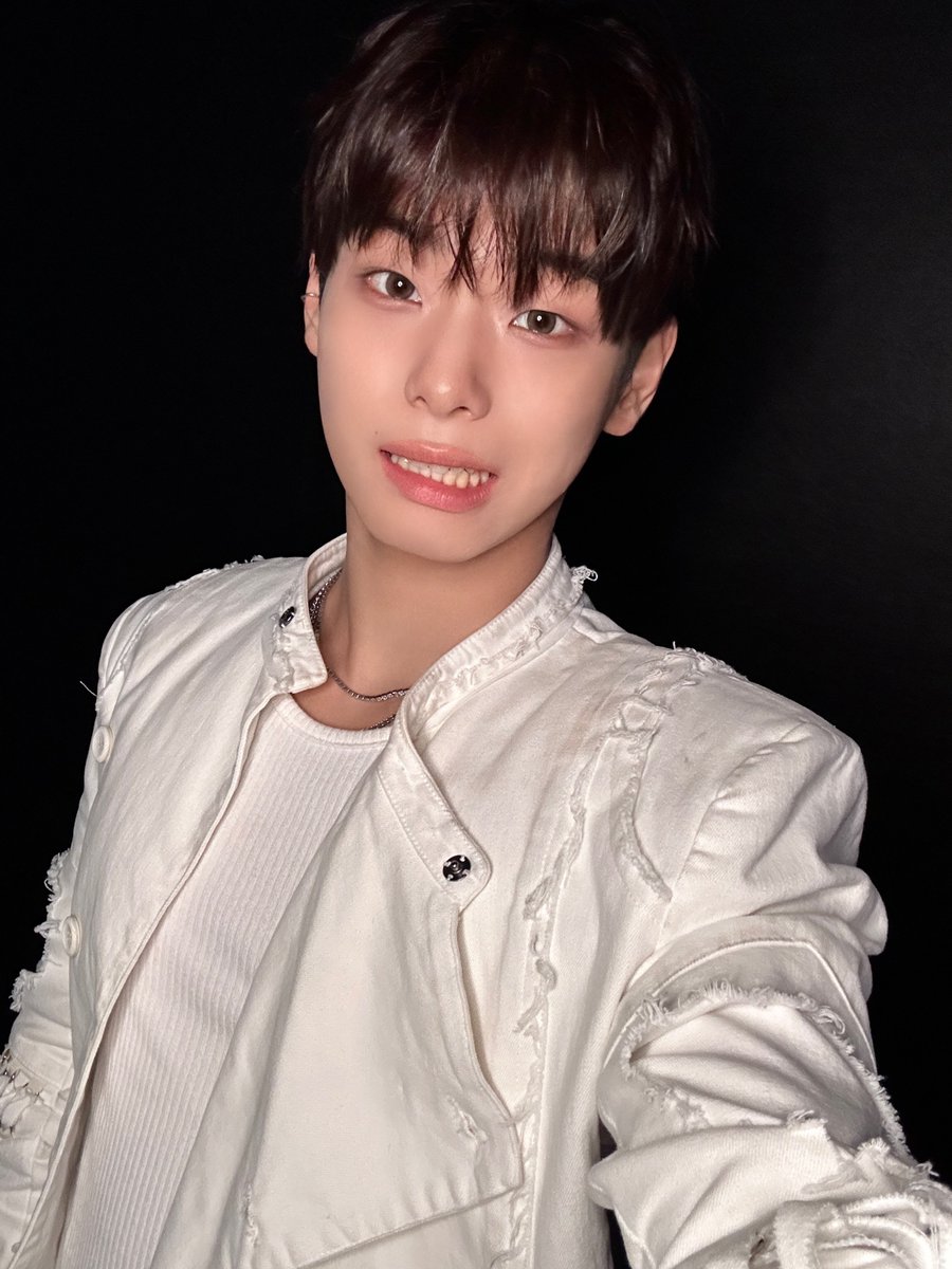 flower_dogyun's tweet photo. 쌍테했는지 쌍커풀 완전 진하고 너므기여움🤭 https://t.co/Mw5Gddjbym