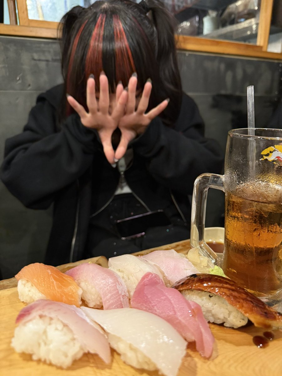 riku_sky's tweet photo. 大阪の〆はお寿司🍣 https://t.co/2rYX3TcMRF