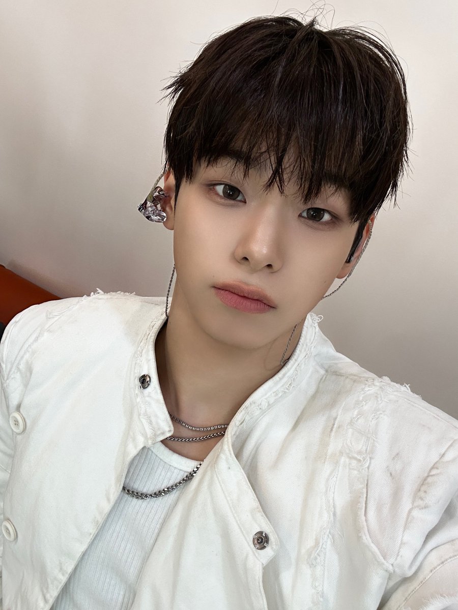 flower_dogyun's tweet photo. 쌍테했는지 쌍커풀 완전 진하고 너므기여움🤭 https://t.co/Mw5Gddjbym