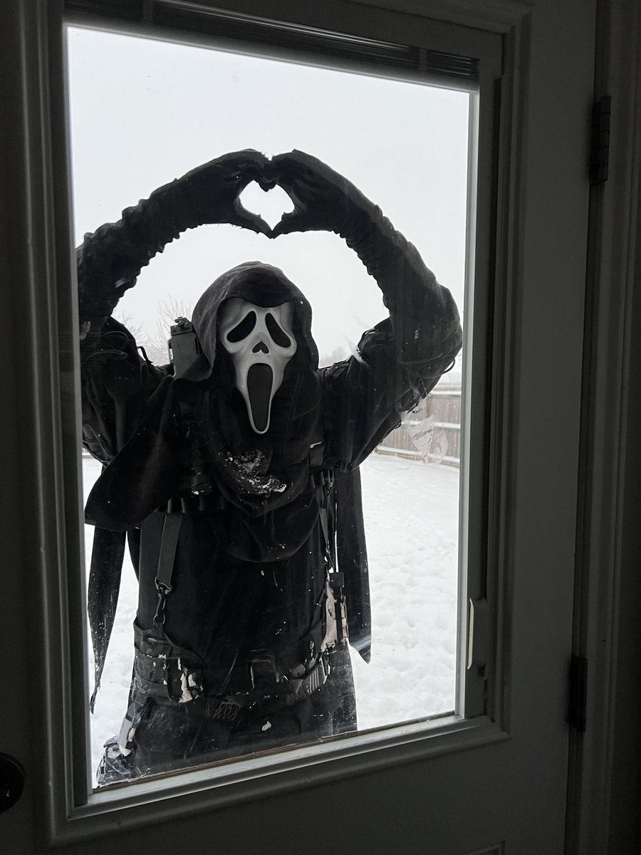 DangerCade223's tweet photo. It’s October. 
I wonder how many times my photo is gonna get shared across all the meme pages this month lol

#Ghostface #october #Scream https://t.co/QXXnF8iFTp