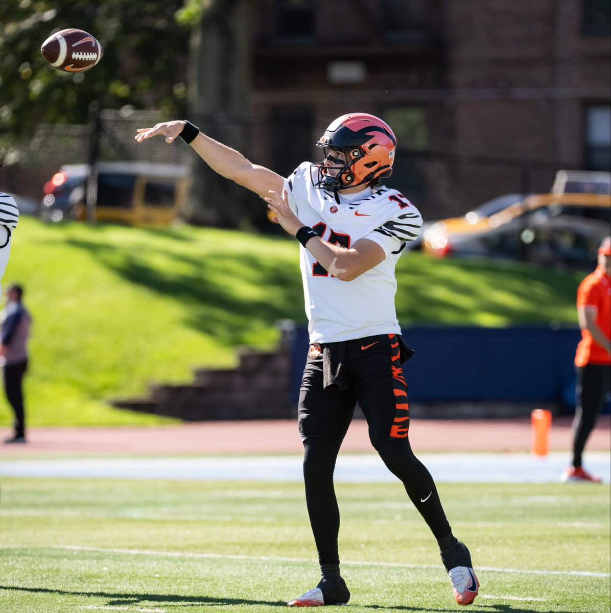 PrincetonFTBL's tweet photo. Prep Work. 

#JUICE 🍊🥤 https://t.co/ZzfGqaykDQ