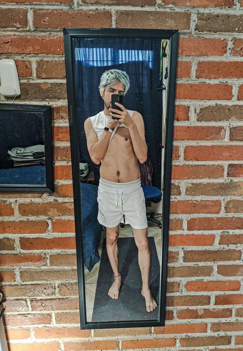 netza's tweet photo. Hoy me vestí todo de blanco https://t.co/4sfd6NU1UQ