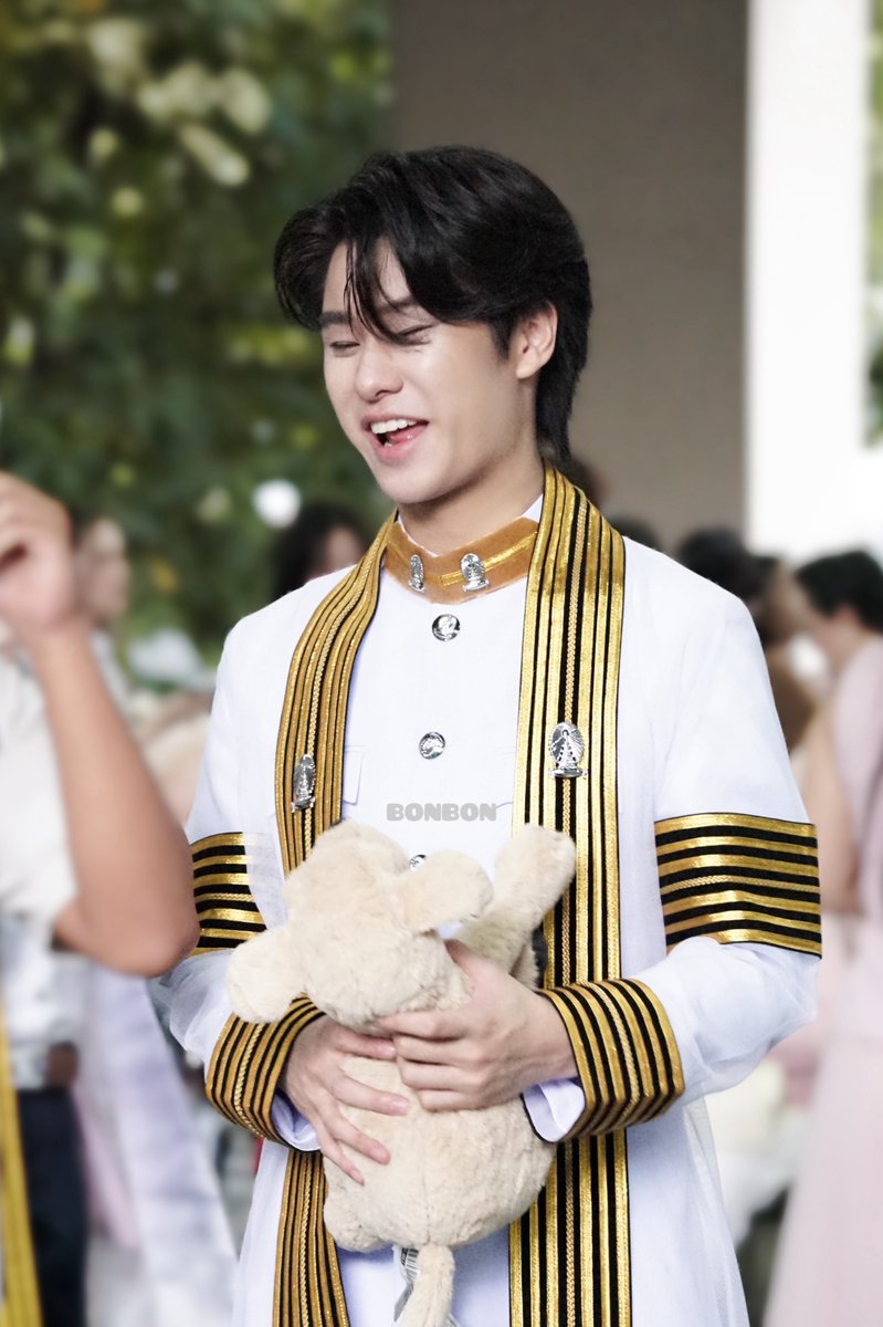 idkizzr's tweet photo. GEMES BGTT AAAAA😭😭🤏🏻🤏🏻

LUKE GRADUATION DAY  
#CongratulationsLuke
#lukeso_ https://t.co/woQBUywrOR