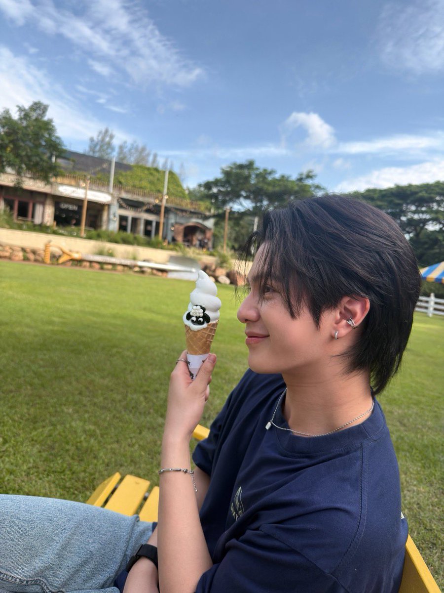 yngte's tweet photo. #YouManiacSeriesEP6
ไม่เห็นลงผมบ้างเลย

then                                               now https://t.co/3GMokOANPJ