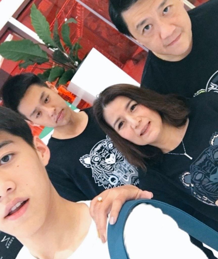 mycutiesbp's tweet photo. คนที่ร้องเพลงให้พี่สาวพีพีตอนเปิดตัวในวันแต่งงานคือคนเดียวกับที่พีพีพาเข้าไปให้ที่บ้านรู้จักตั้งแต่ 10 ปีที่แล้ว แล้วคนนั้นคือบิวกิ้นอะ กรุ ㅠ ㅠ ㅠ ㅠ ㅠ ㅠ ㅠ ㅠ ㅠ https://t.co/m6SPuR0BMz