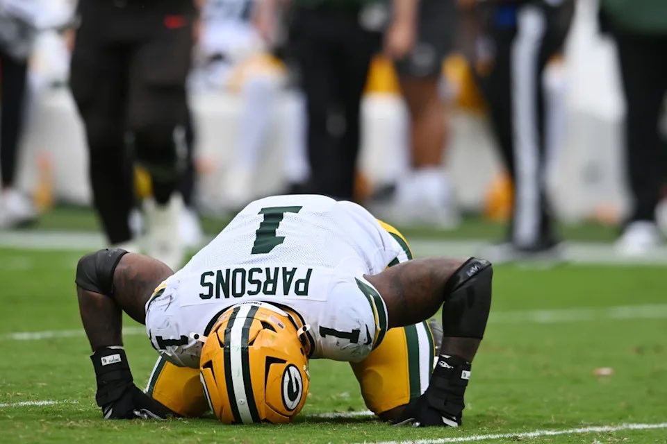 JackFletcherNFL's tweet photo. #Packers EDGE Micah Parsons (knee) isn’t expected back at practice next week, and a November return remains possible, per @TomPelissero.

No setback has reportedly occurred.

If that changes, Green Bay could look to the trade market for a pass-rush upgrade. https://t.co/SkhZpoRVTs
