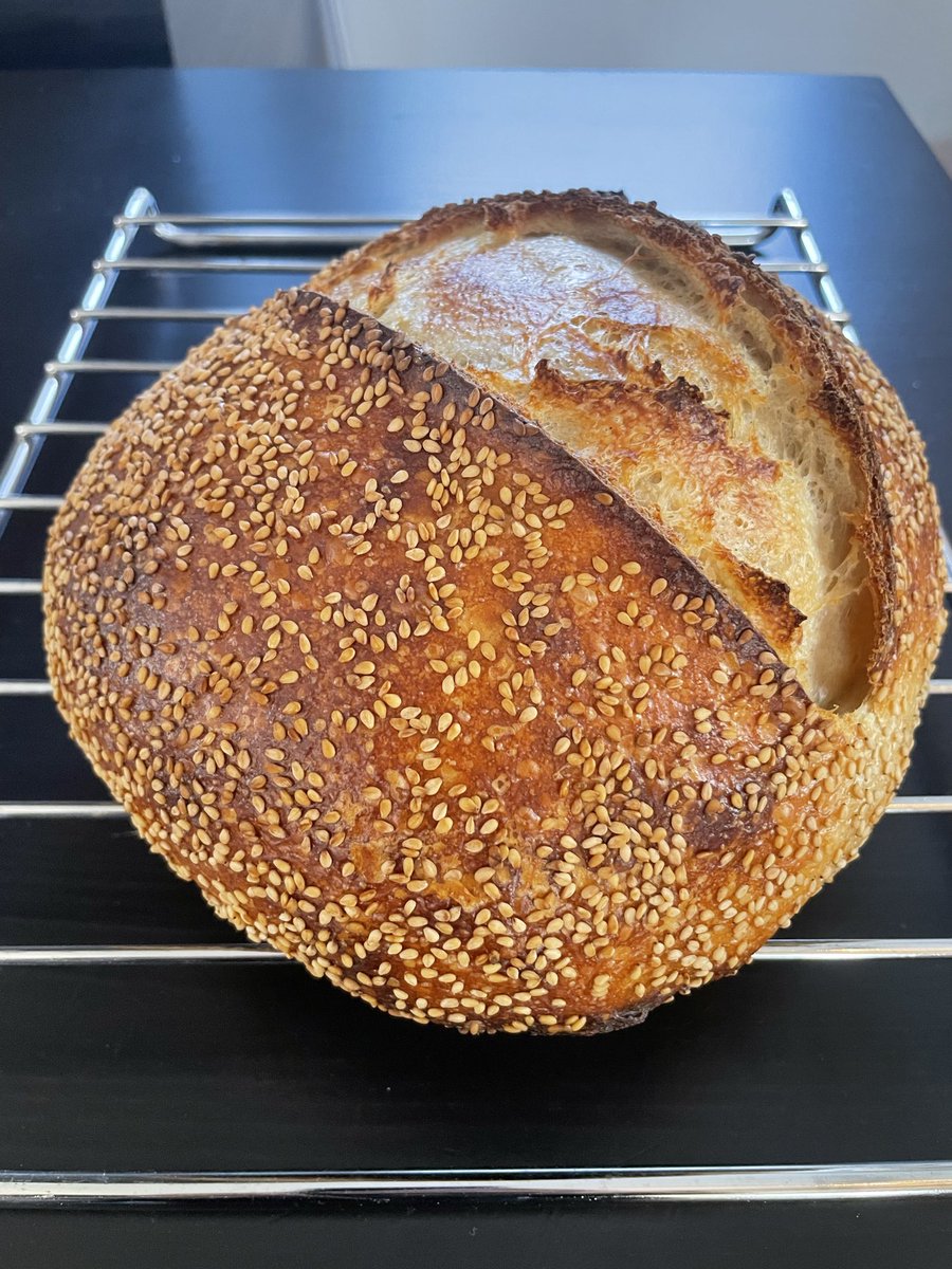 CBaalsac's tweet photo. Every Saturday i bake a Sourdough bread & it gets tastier every week 🍞 🌈 #soursough #bake #tasty #bread https://t.co/IpuT1chfvm