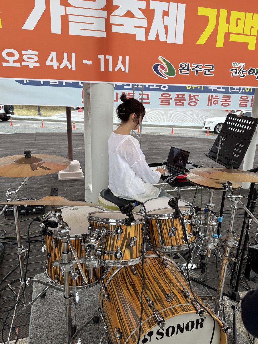 BANDCHOHA's tweet photo. 안녕하세요? 일일 드러머 현지입니다? 스구둥
#밴드 #초하 #드럼 #키보드 https://t.co/751Bhm1hNf
