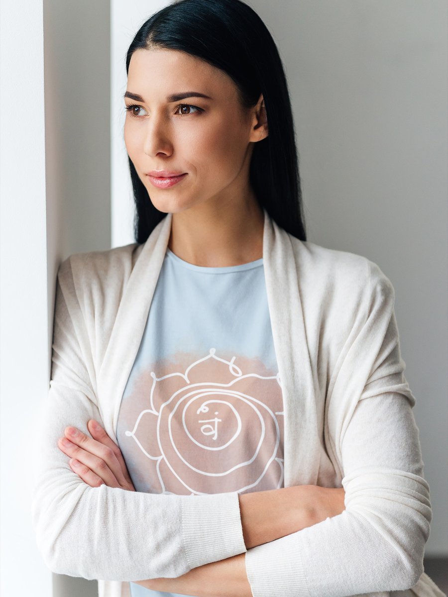 __Jeeh_'s tweet photo. New year. New flow. Svadhisthana, the sacral chakra, is where creativity, pleasure, and feminine energy begin. Trust your feelings, move with intention, and let joy guide you. Not louder. Not rushed. Just aligned. https://t.co/dchdiavdZp