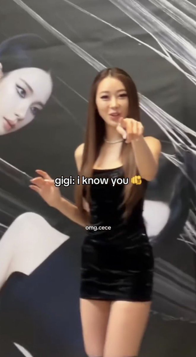 chaenglovesus's tweet photo. giselle spotted cece at the pop up store and she told her that she knows her! 

🌙 i know you 🫵🏻 https://t.co/UA8pHYpTn4