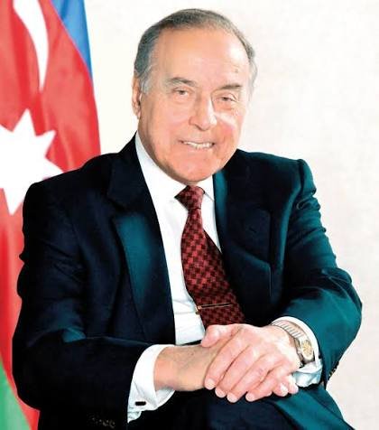 NLN43555010's tweet photo. İlham Əliyevin atası.
Heydər Əliyev
Sizin molla Erdo onun əlinə su tökməyə belə laiq deyil. https://t.co/4bna1bDYMu