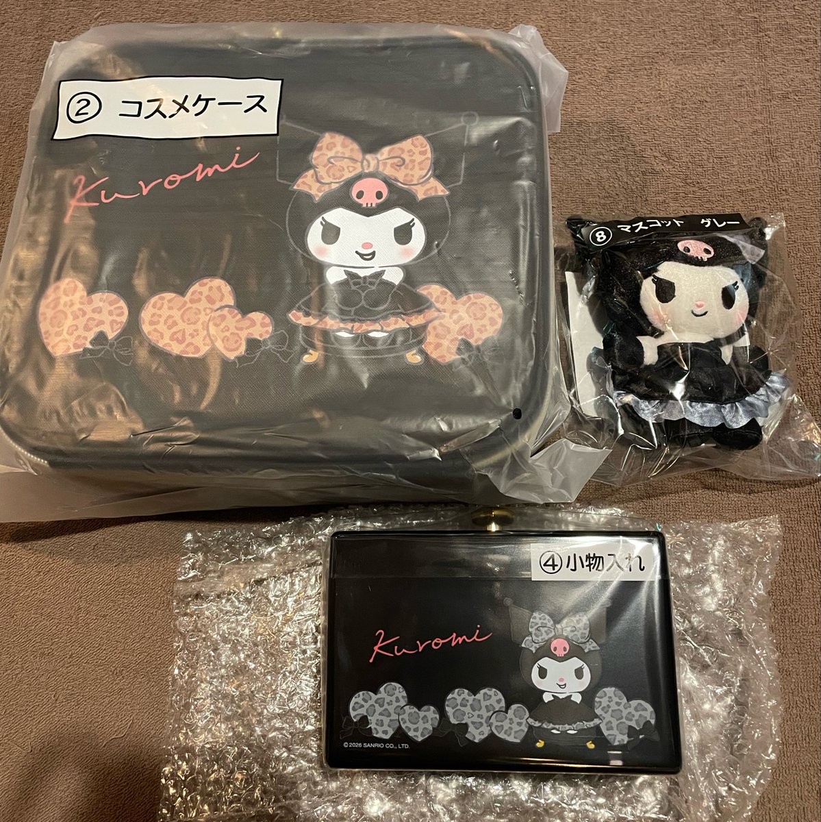 mia0u0's tweet photo. クロミ当たりくじ
仕事終わりに毛布なかったけど3回だけ。可愛いけど、、、毛布とミラー、マスコットの茶がほしい
明日もう一度行ってみようかな https://t.co/jYLaPJY2Dr