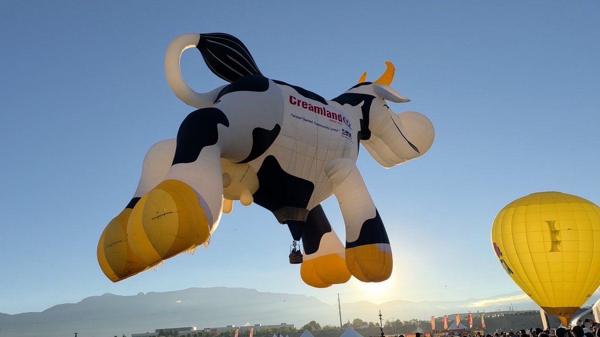 JagKalifa's tweet photo. #balloonfiesta https://t.co/4GDgxus0No